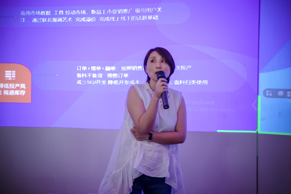 李虹.jpg