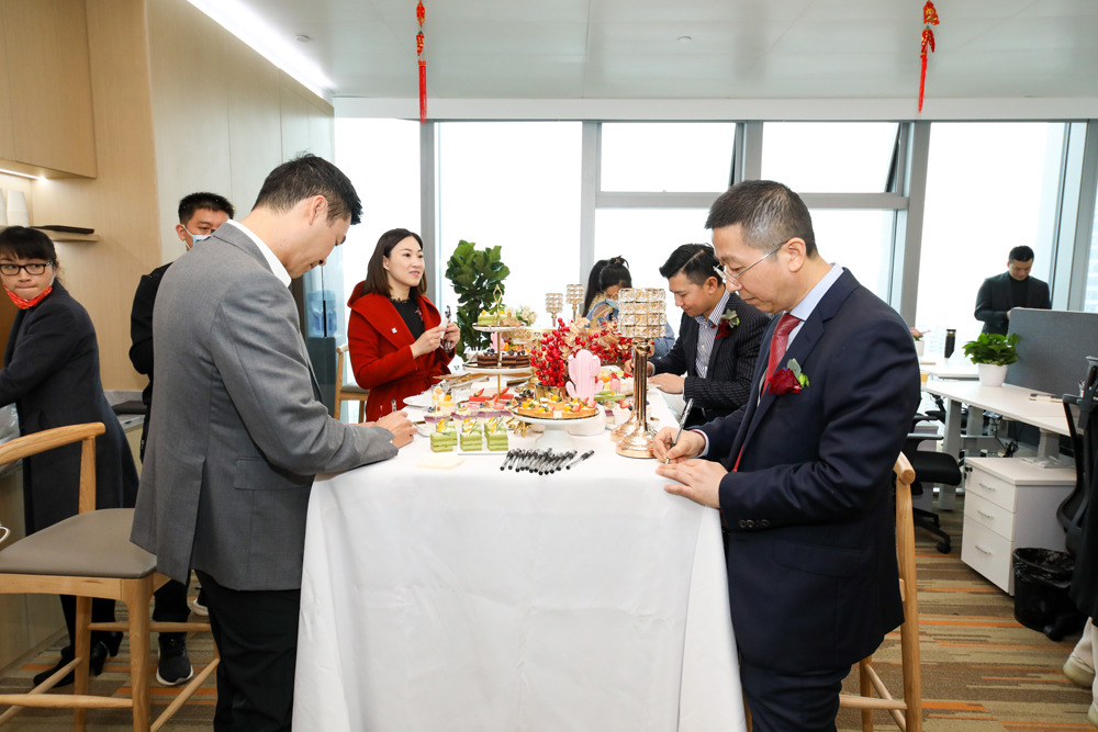 （图：为公司写下期许与祝福）2.jpg