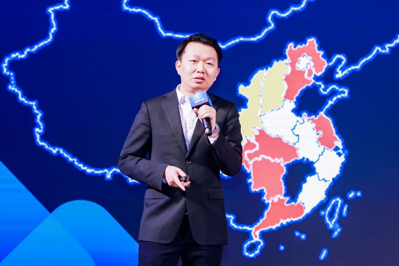 刘总讲话.jpg